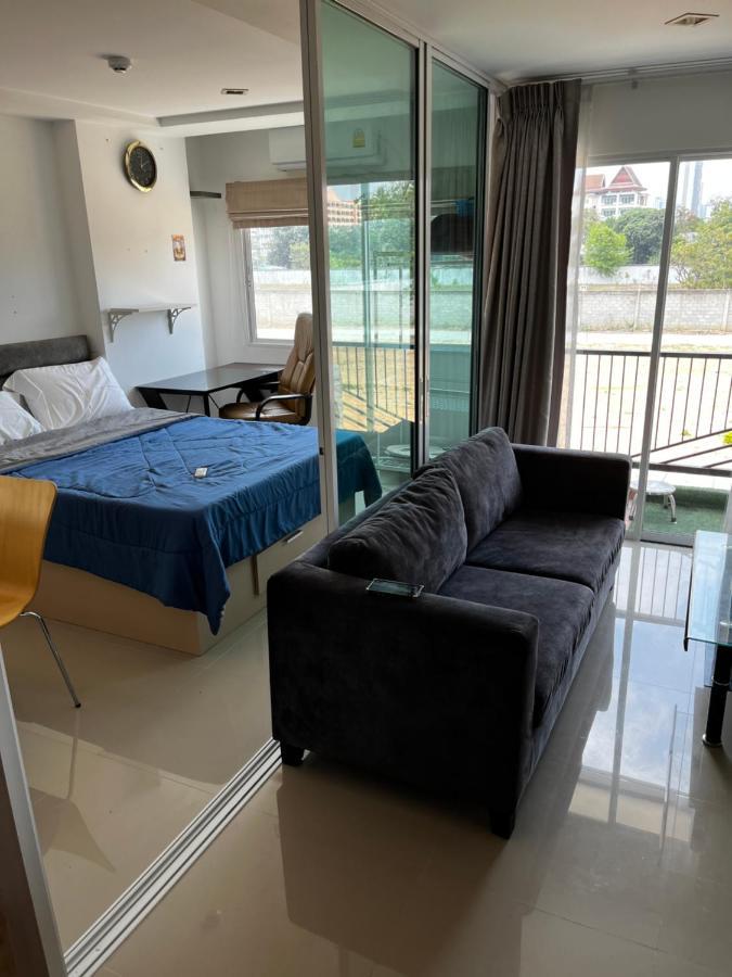 Trio Gems Condo Near Beach And Food Market Jomtien Exterior foto